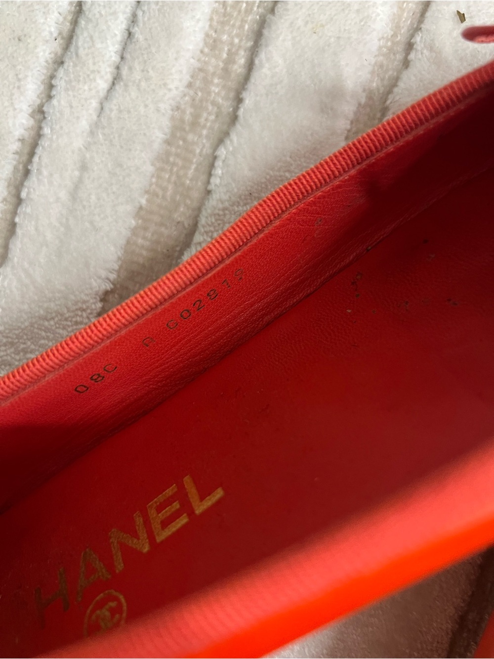 CHANEL Orange-Red Patent Leather Ballet Flats with Bow - Picture 3 of 3